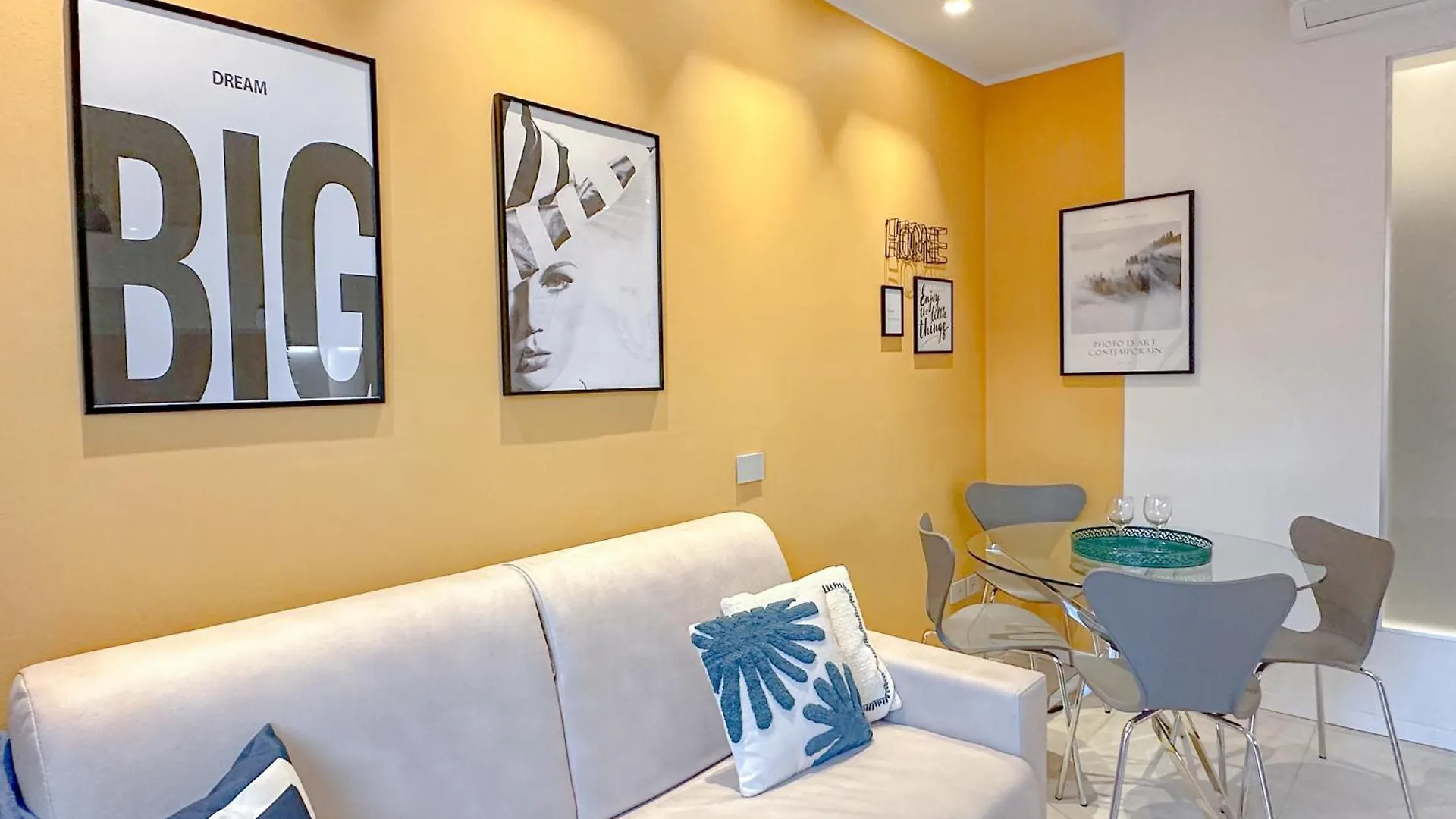 Apartment D'Adda 16 - Suite Luminosa - 3 Min Dal Naviglio Milan Italy